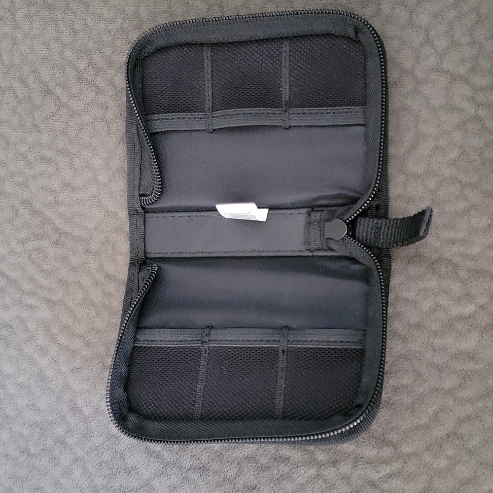 Case Logic USB drive wallet pouch - Picture 3 of 3
